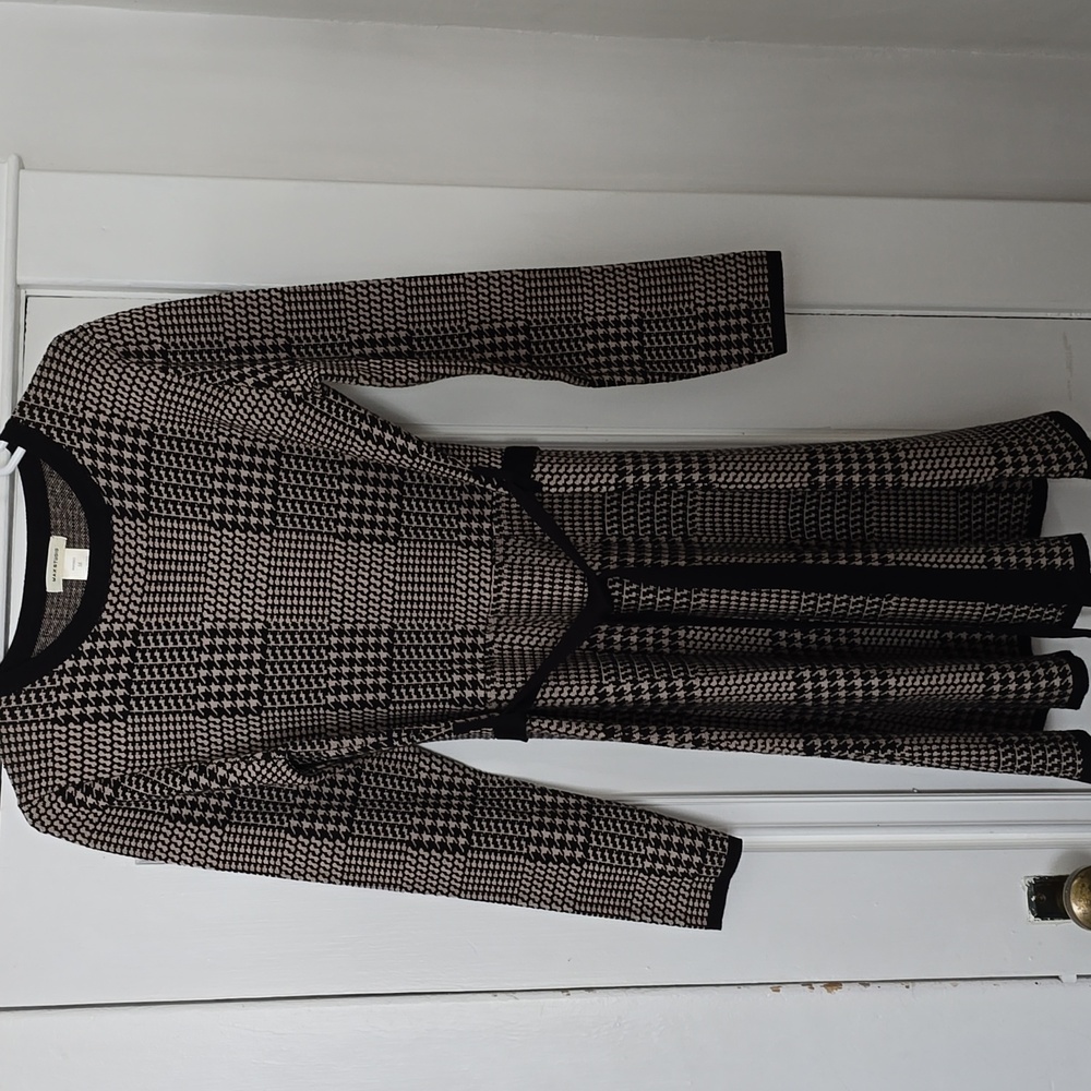 Max Studio Black and Cream Long Sleeve Sweater Dress